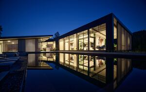 Modern Hilltop Wine-Country Home Surrounded by Forest, close to town - Healdsburg, California