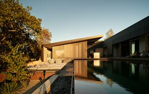 Modern Hilltop Wine-Country Home Surrounded by Forest, close to town - Healdsburg, California