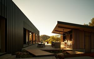 Modern Hilltop Wine-Country Home Surrounded by Forest, close to town - Healdsburg, California