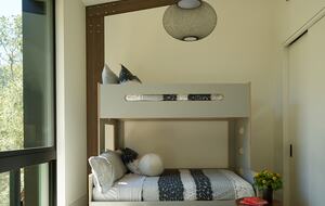 Modern Hilltop Wine-Country Home Surrounded by Forest, close to town - Healdsburg, California