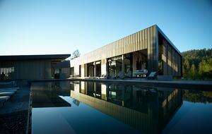 Modern Hilltop Wine-Country Home Surrounded by Forest, close to town - Healdsburg, California
