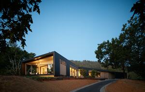 Modern Hilltop Wine-Country Home Surrounded by Forest, close to town - Healdsburg, California