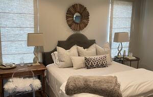 Guest bedroom 1 - king bed