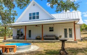 12 Acre Designer Farmhouse in TX Wine Country! - Stonewall, Texas