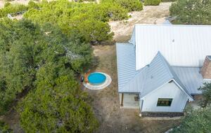 12 Acre Designer Farmhouse in TX Wine Country! - Stonewall, Texas