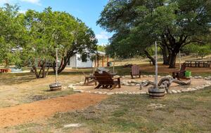 12 Acre Designer Farmhouse in TX Wine Country! - Stonewall, Texas