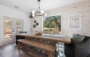 12 Acre Designer Farmhouse in TX Wine Country! - Stonewall, Texas