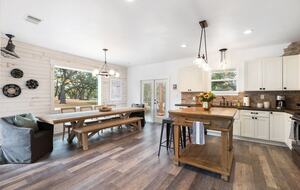 12 Acre Designer Farmhouse in TX Wine Country! - Stonewall, Texas