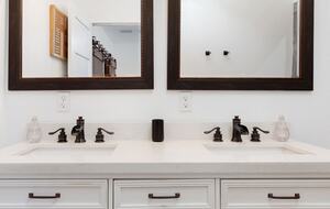 12 Acre Designer Farmhouse in TX Wine Country! - Stonewall, Texas