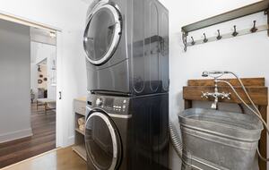 12 Acre Designer Farmhouse in TX Wine Country! - Stonewall, Texas