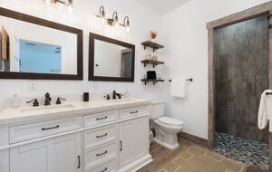 12 Acre Designer Farmhouse in TX Wine Country! - Stonewall, Texas