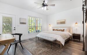 12 Acre Designer Farmhouse in TX Wine Country! - Stonewall, Texas