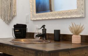 12 Acre Designer Farmhouse in TX Wine Country! - Stonewall, Texas