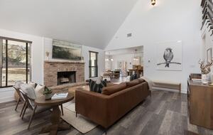 12 Acre Designer Farmhouse in TX Wine Country! - Stonewall, Texas