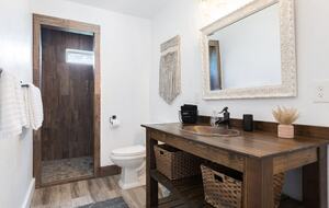 12 Acre Designer Farmhouse in TX Wine Country! - Stonewall, Texas