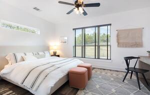 12 Acre Designer Farmhouse in TX Wine Country! - Stonewall, Texas