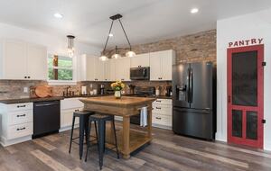 12 Acre Designer Farmhouse in TX Wine Country! - Stonewall, Texas