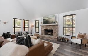 12 Acre Designer Farmhouse in TX Wine Country! - Stonewall, Texas