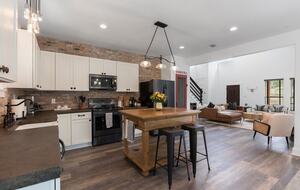 12 Acre Designer Farmhouse in TX Wine Country! - Stonewall, Texas