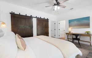 12 Acre Designer Farmhouse in TX Wine Country! - Stonewall, Texas