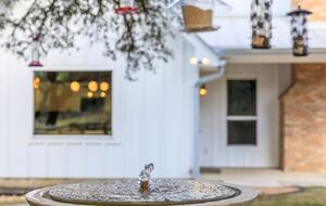 12 Acre Designer Farmhouse in TX Wine Country! - Stonewall, Texas