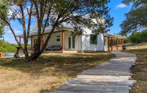 12 Acre Designer Farmhouse in TX Wine Country! - Stonewall, Texas