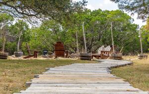 12 Acre Designer Farmhouse in TX Wine Country! - Stonewall, Texas