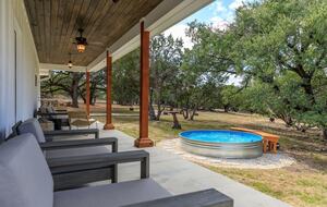 12 Acre Designer Farmhouse in TX Wine Country! - Stonewall, Texas
