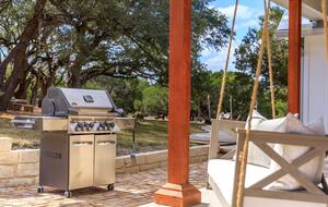 12 Acre Designer Farmhouse in TX Wine Country! - Stonewall, Texas