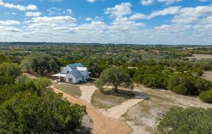 12 Acre Designer Farmhouse in TX Wine Country! - Stonewall, Texas