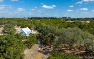 12 Acre Designer Farmhouse in TX Wine Country! - Stonewall, Texas