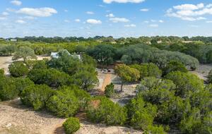 12 Acre Designer Farmhouse in TX Wine Country! - Stonewall, Texas