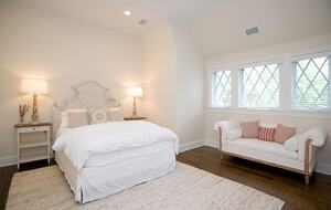 Southampton Masterpiece with a Pool + Sauna - Southampton, New York