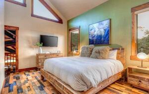 The Perch Park City - Magnificent Old Town Home with Views |Elevator | Hot Tub | Sauna | Game Room | Pinball - Park City, Utah