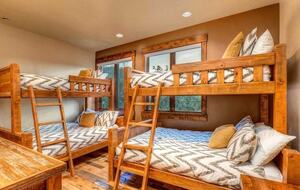 The Perch Park City - Magnificent Old Town Home with Views |Elevator | Hot Tub | Sauna | Game Room | Pinball - Park City, Utah