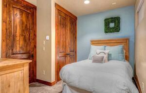 The Perch Park City - Magnificent Old Town Home with Views |Elevator | Hot Tub | Sauna | Game Room | Pinball - Park City, Utah