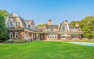 Stunning Sag Harbor Beach House - Sag Harbor, New York