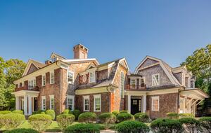 Stunning Sag Harbor Beach House - Sag Harbor, New York