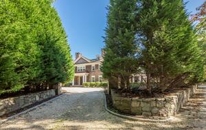 Stunning Sag Harbor Beach House - Sag Harbor, New York