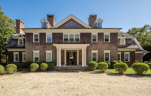 Stunning Sag Harbor Beach House - Sag Harbor, New York