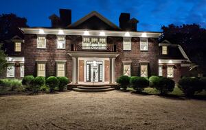 Stunning Sag Harbor Beach House - Sag Harbor, New York