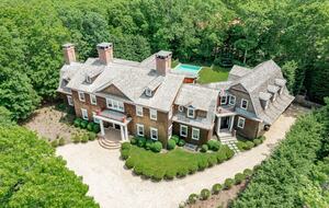 Stunning Sag Harbor Beach House - Sag Harbor, New York