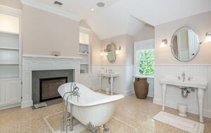 Stunning Sag Harbor Beach House - Sag Harbor, New York