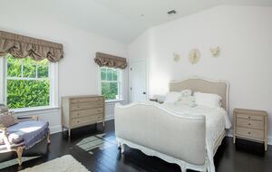 Stunning Sag Harbor Beach House - Sag Harbor, New York