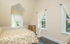 Stunning Sag Harbor Beach House - Sag Harbor, New York