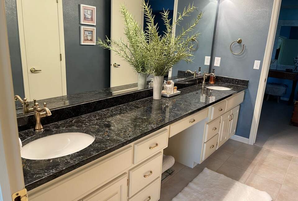 Omaha Retreat on 1 Acre - Available for College World Series CWS! - Omaha, Nebraska