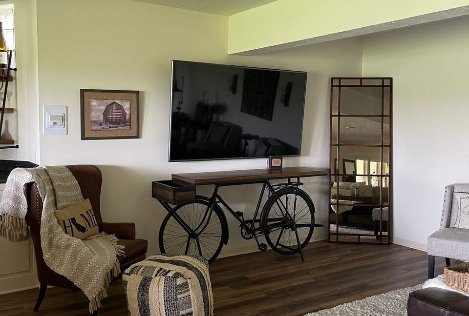 Omaha Retreat on 1 Acre - Available for College World Series CWS! - Omaha, Nebraska