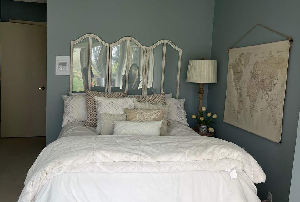 Omaha Retreat on 1 Acre - Available for College World Series CWS! - Omaha, Nebraska