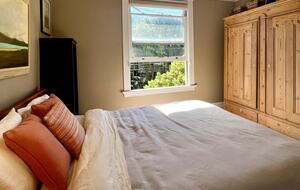 Charming Sunny Victorian | With a Gorgeous Chef's kitchen and backyard - San Francisco, California