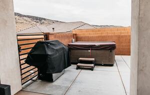 Modern Family-Friendly House | Fun Backyard Private Pool & Pickleball - Hurricane, Utah